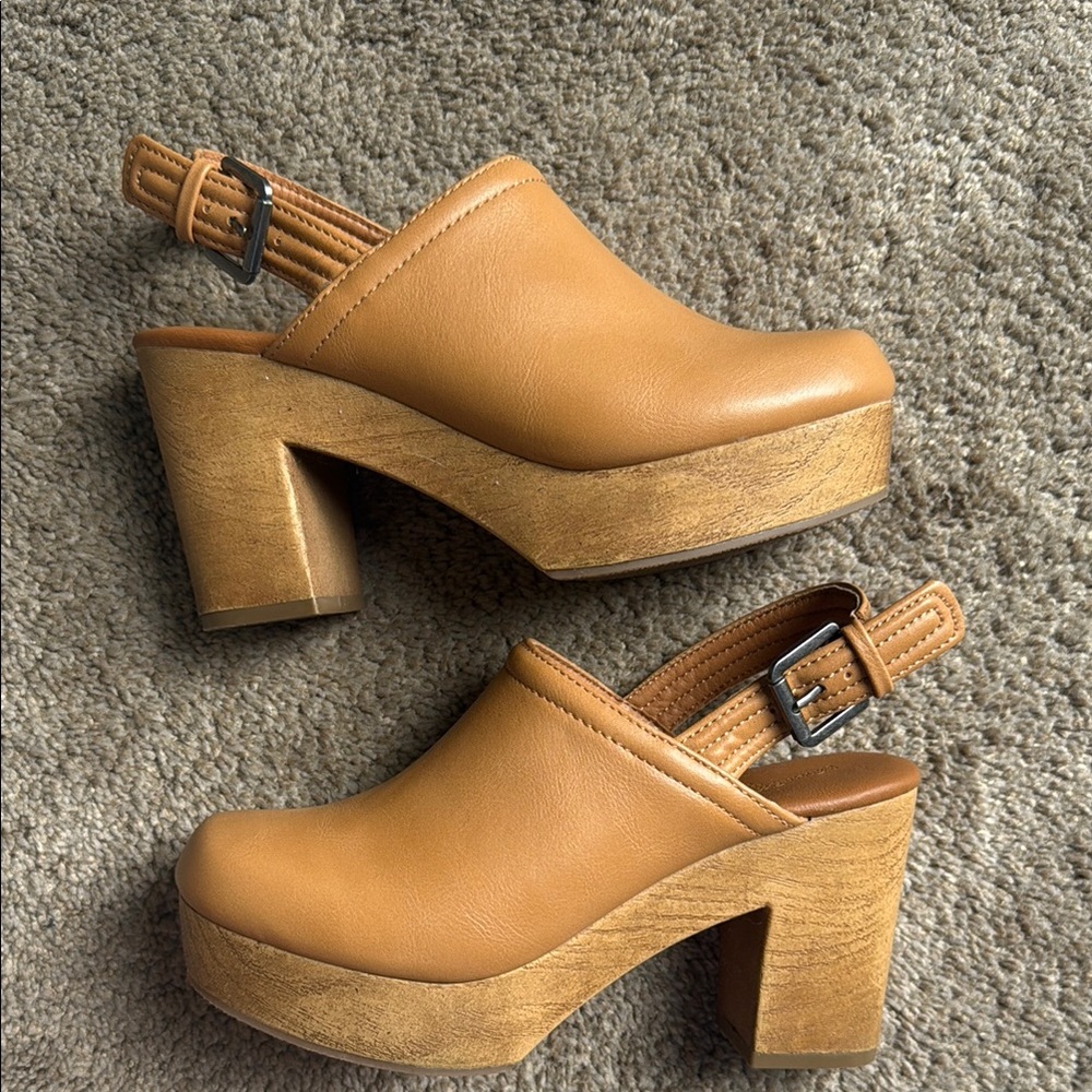 Universal Thread Tan Mules Versatile Shoes